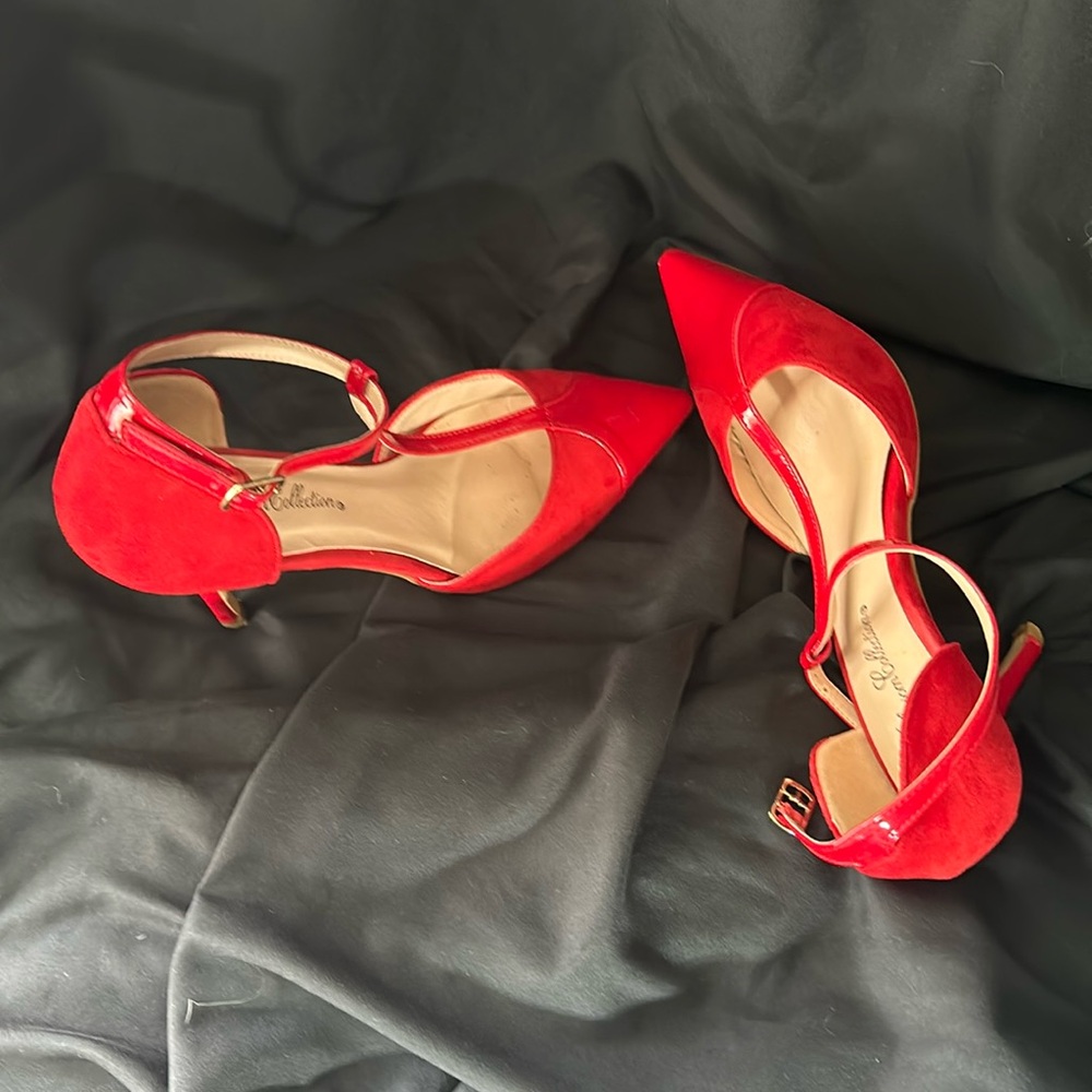 De Blossom Collection red patent leather and suede heels